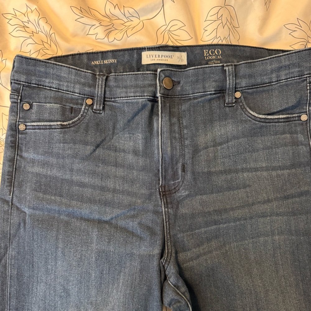 Liverpool size 16/33 ankle skinny jean